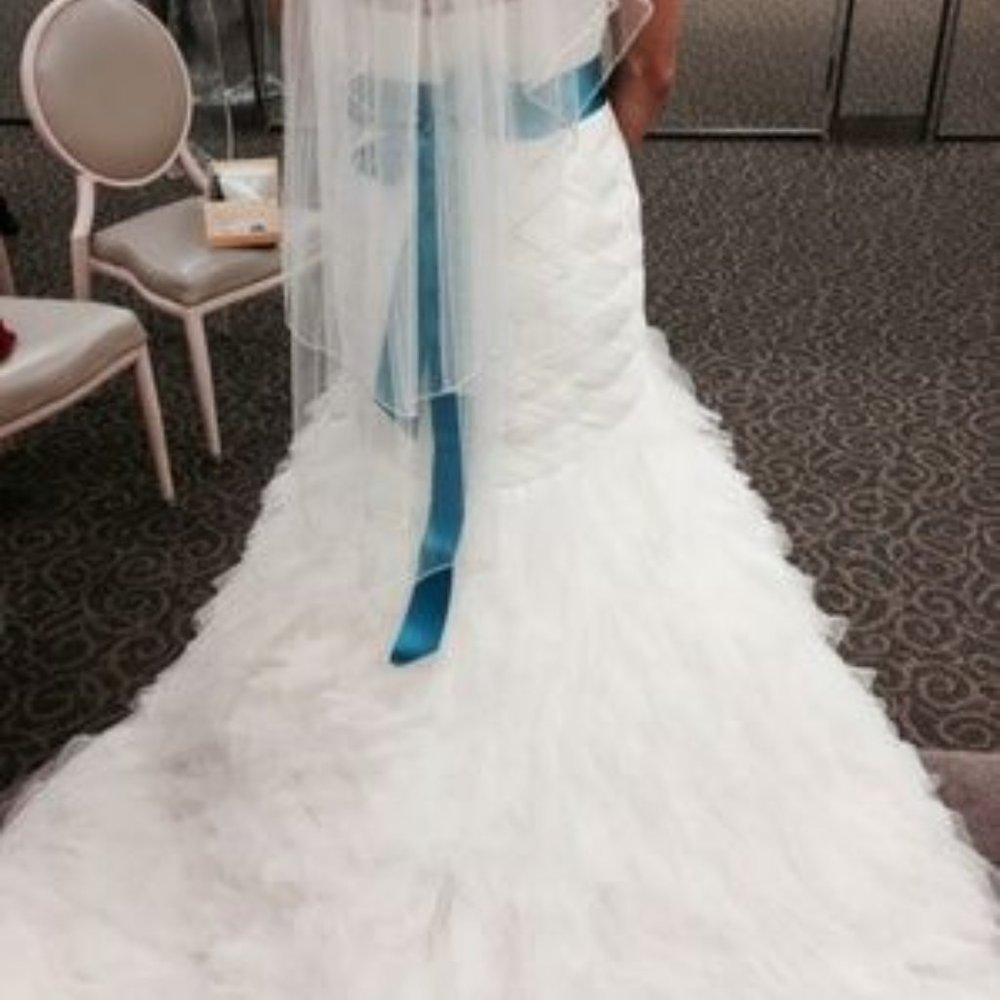 Signature Galina Wedding dress & Accessories - Picture 6 of 8